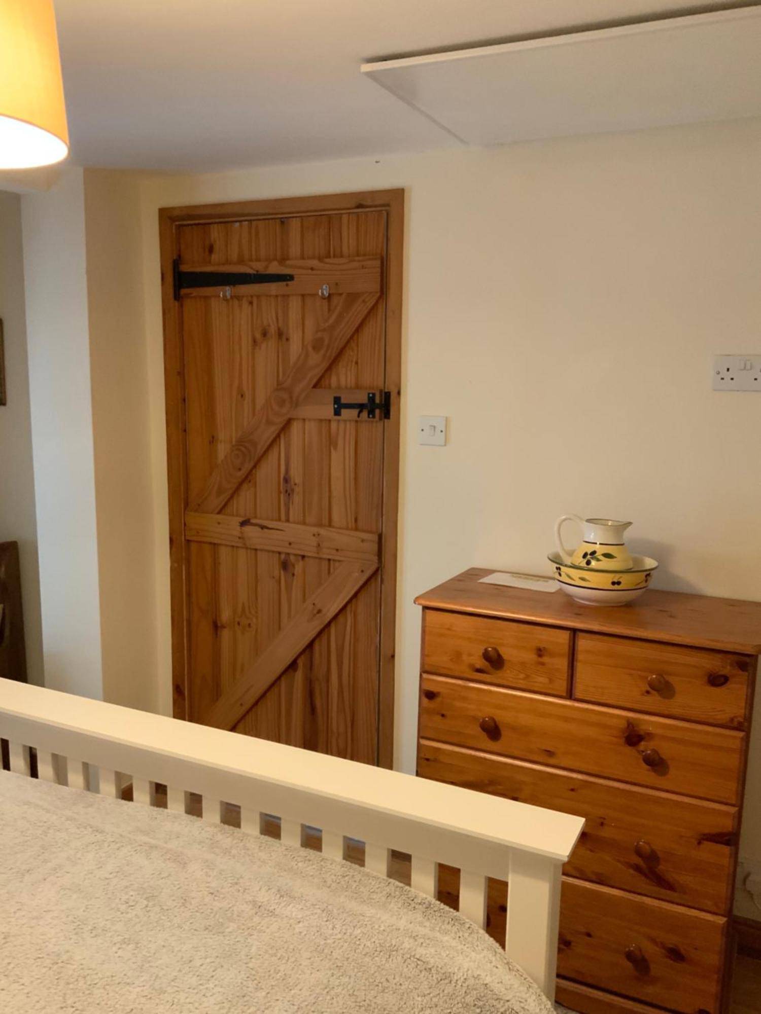 Woodpecker Cottage At Frog Trotters Cottages Hartpury Extérieur photo