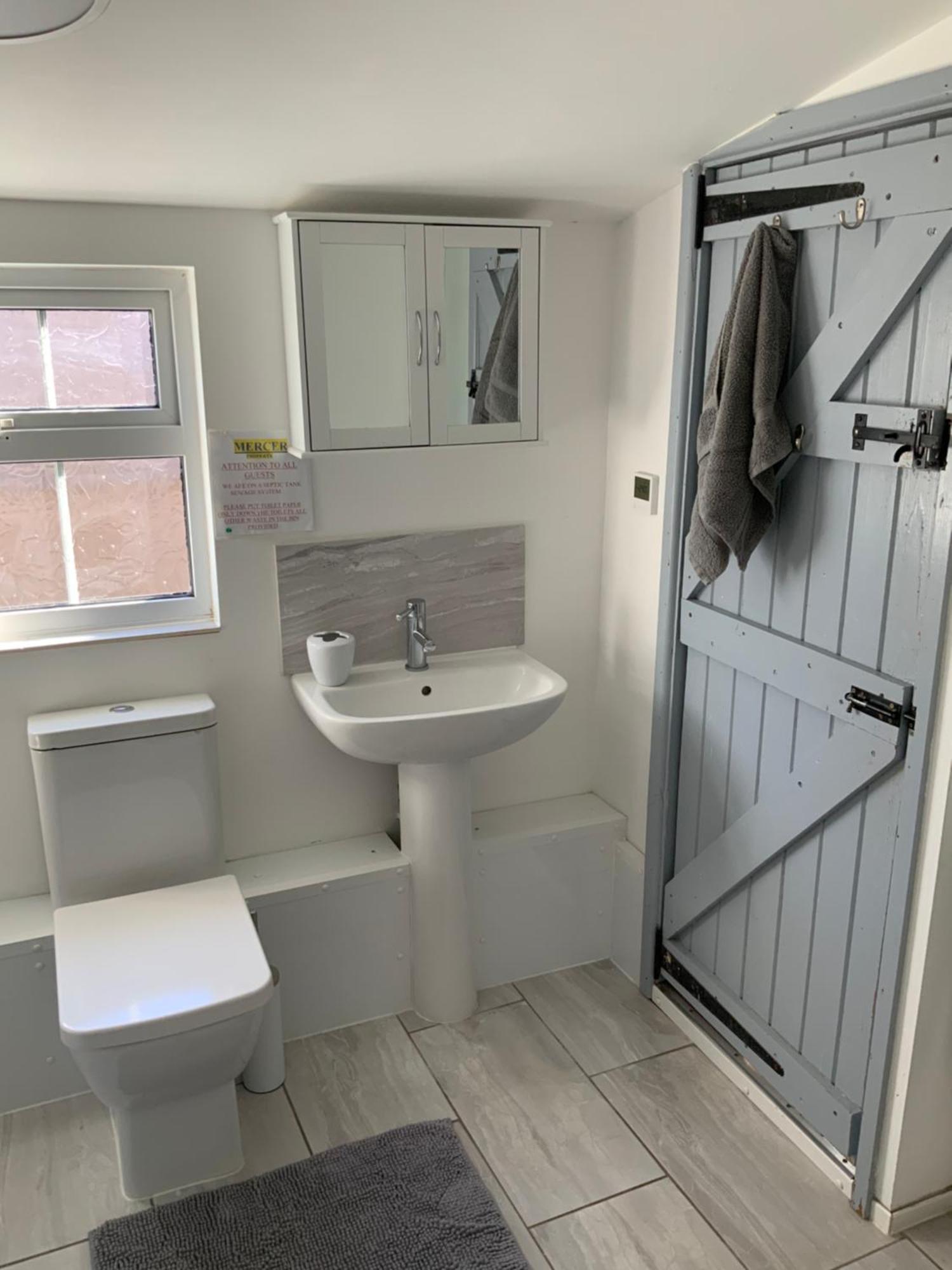 Woodpecker Cottage At Frog Trotters Cottages Hartpury Extérieur photo