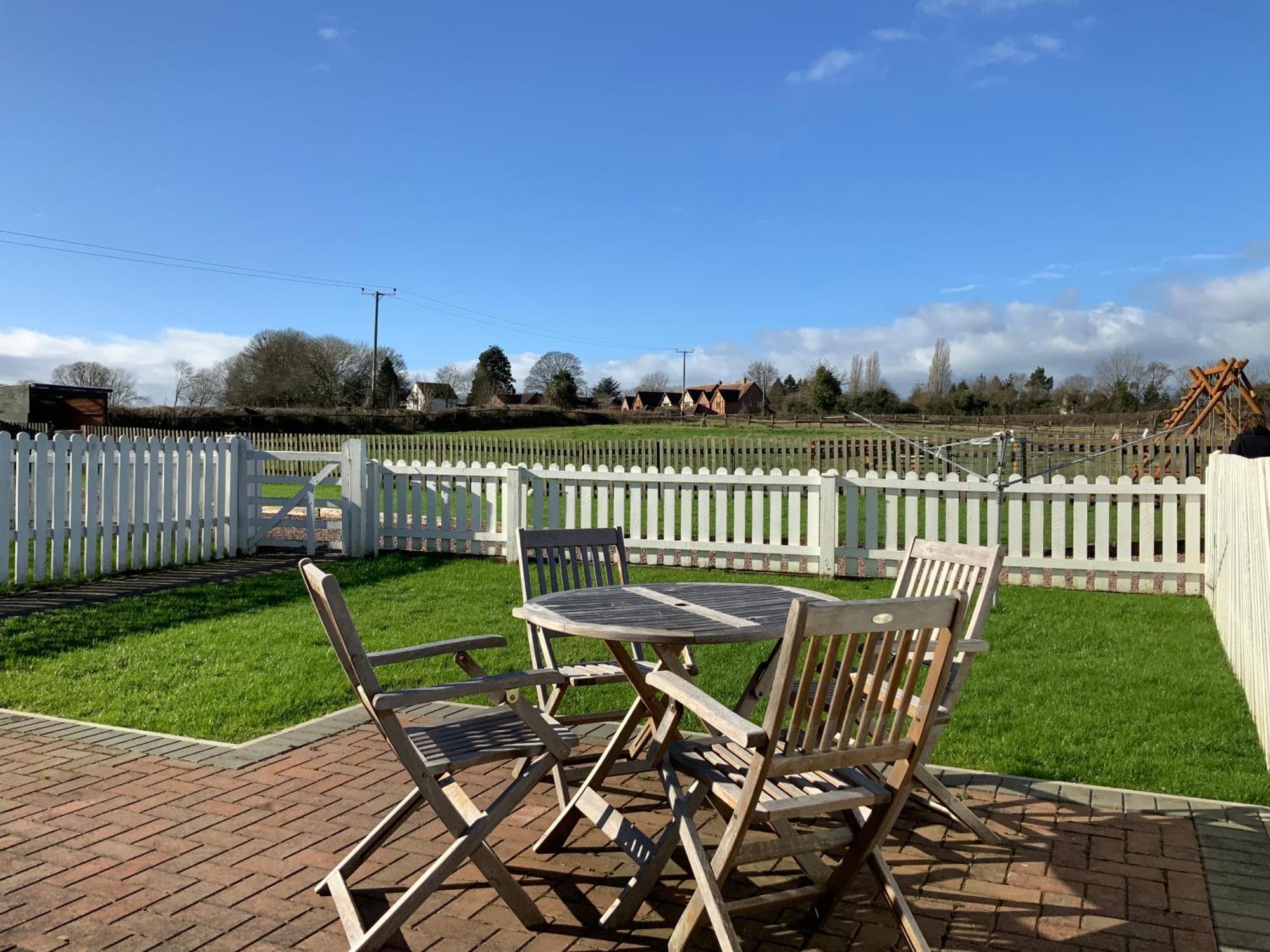 Woodpecker Cottage At Frog Trotters Cottages Hartpury Extérieur photo