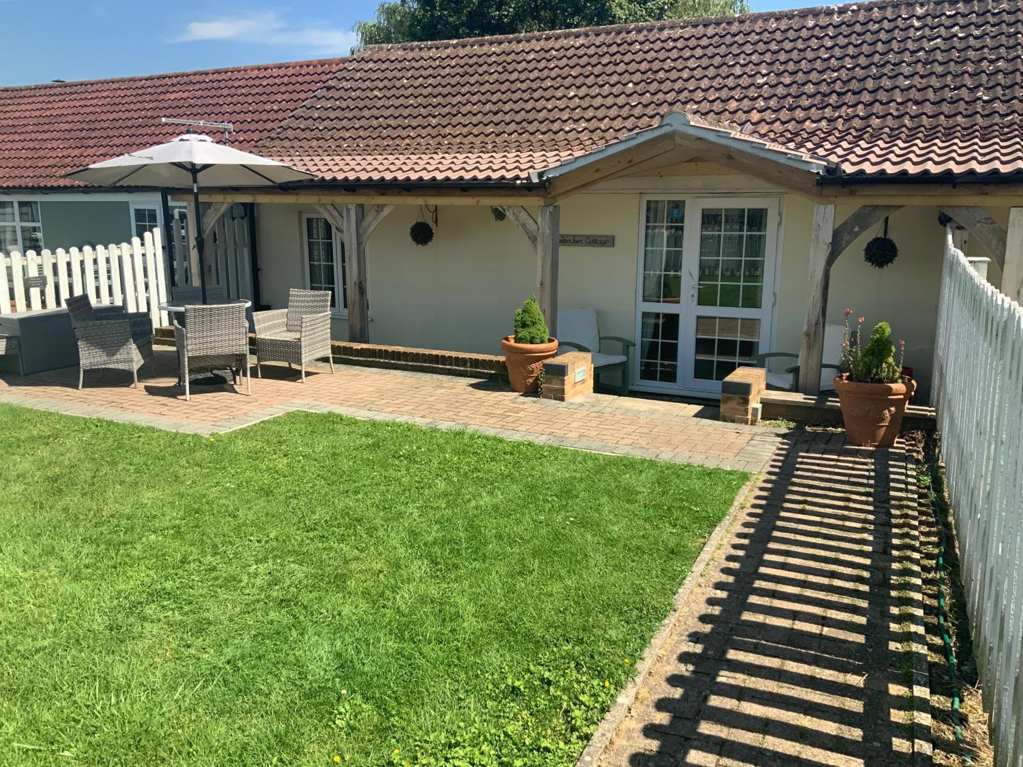 Woodpecker Cottage At Frog Trotters Cottages Hartpury Extérieur photo