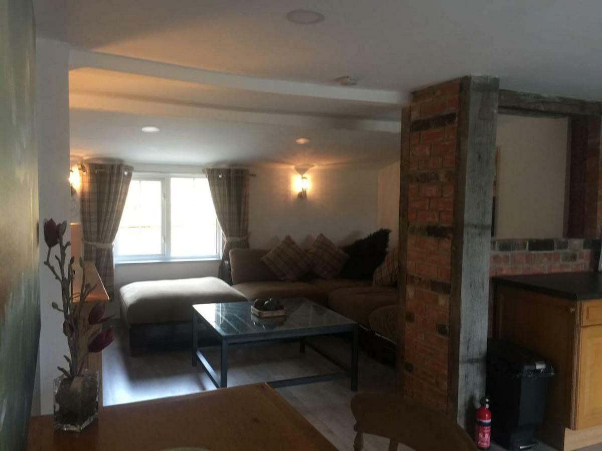 Woodpecker Cottage At Frog Trotters Cottages Hartpury Extérieur photo