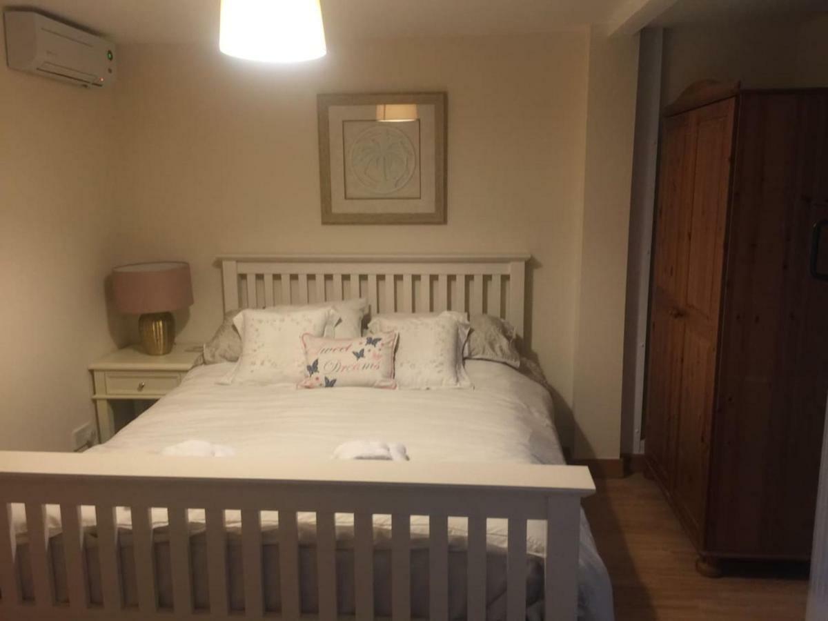 Woodpecker Cottage At Frog Trotters Cottages Hartpury Extérieur photo